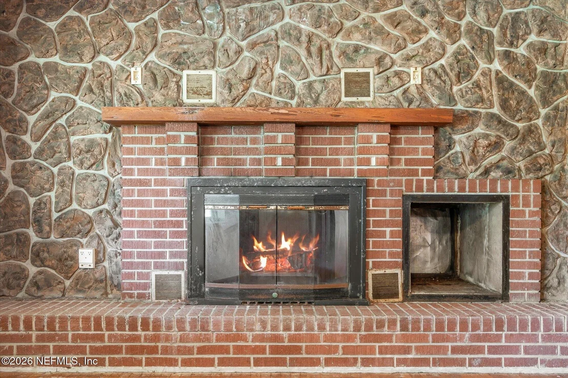 Photo of 786 W RIVER Road