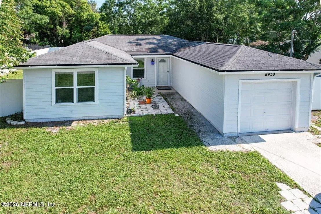 Photo of 8439 COLLINS Road