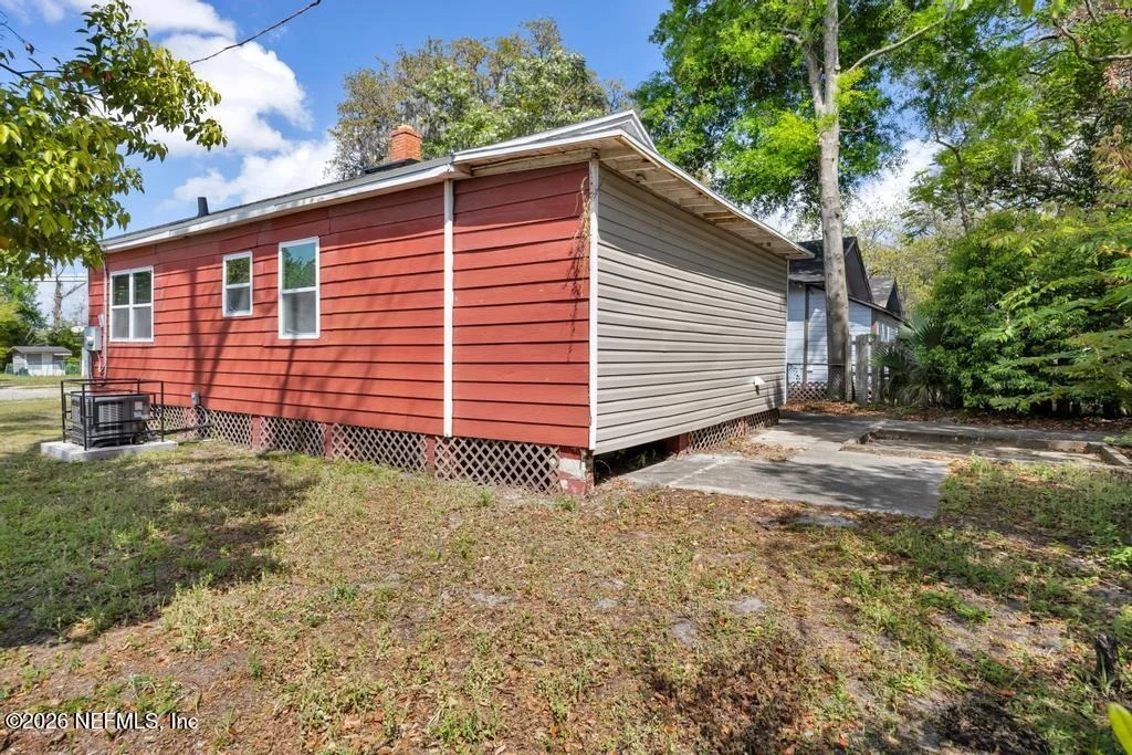 Photo of 2550 SUMMIT Street