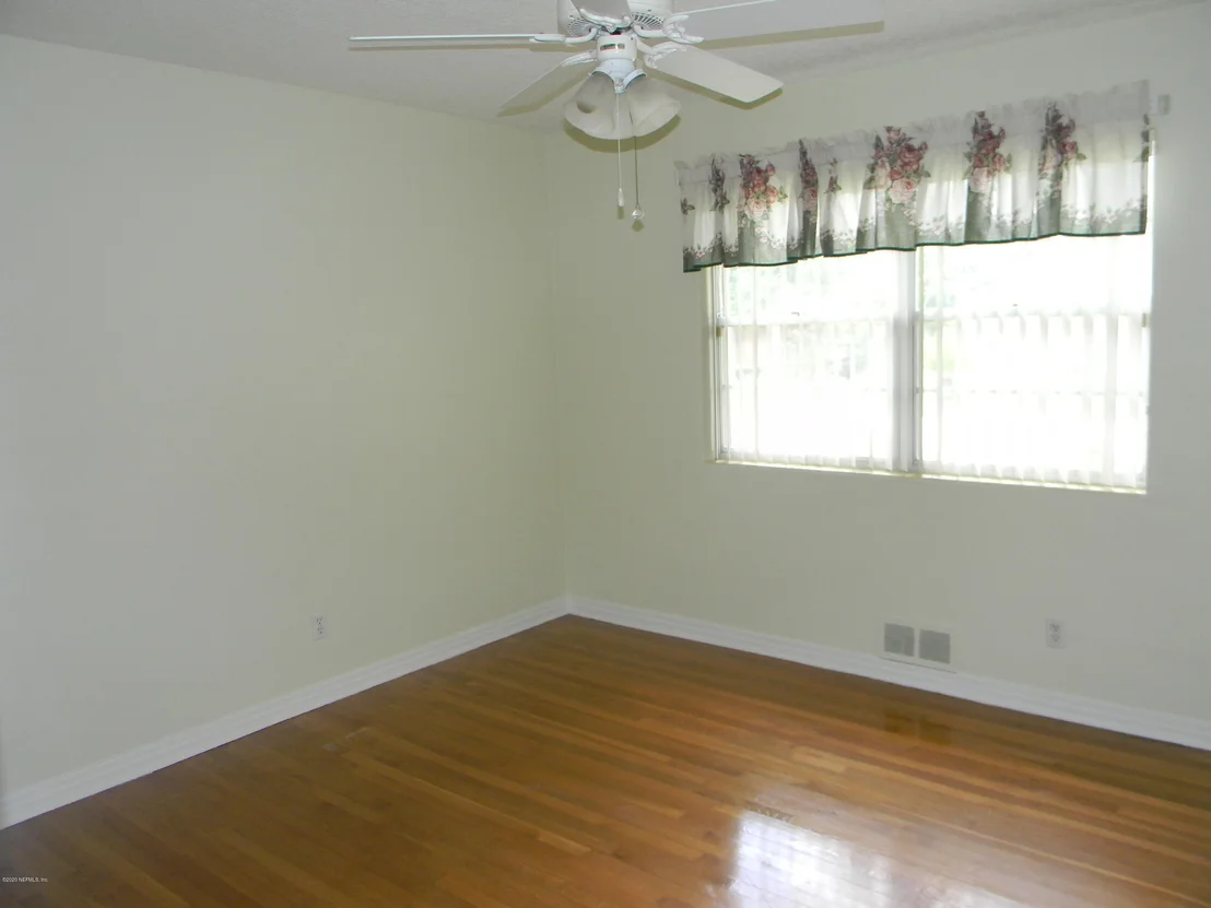 Photo of 1433 HARBOR OAKS Road