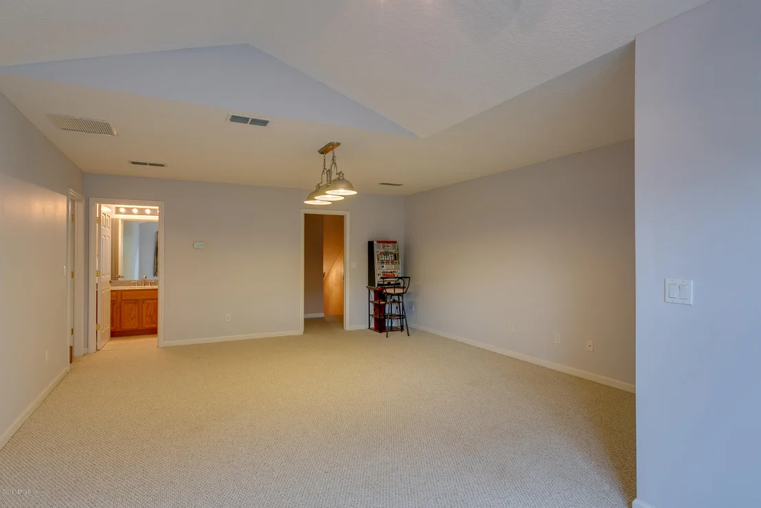 Photo of 1925 LYNDHURST Drive