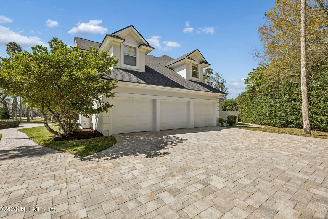 Photo of 285 LINKSIDE Circle