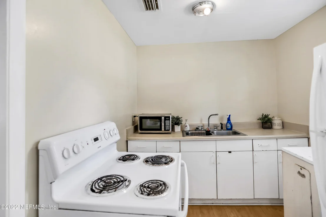 Photo of 2448 DAVIS Road