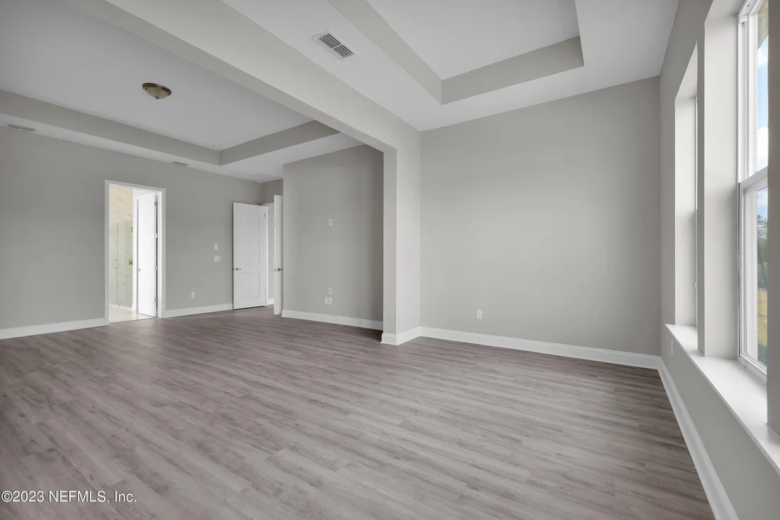 Photo of 162 LOMOND Court