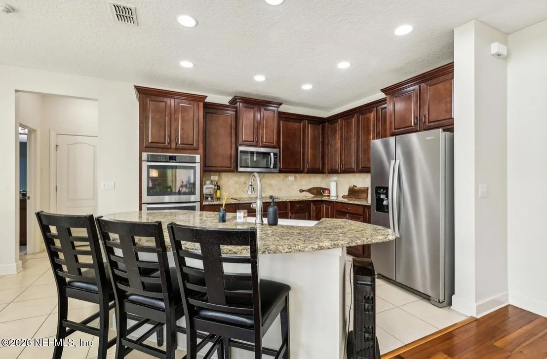 Photo of 1072 MERLIN Point