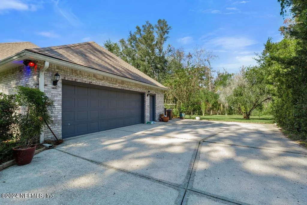Photo of 413 RIVER BIRCH Lane