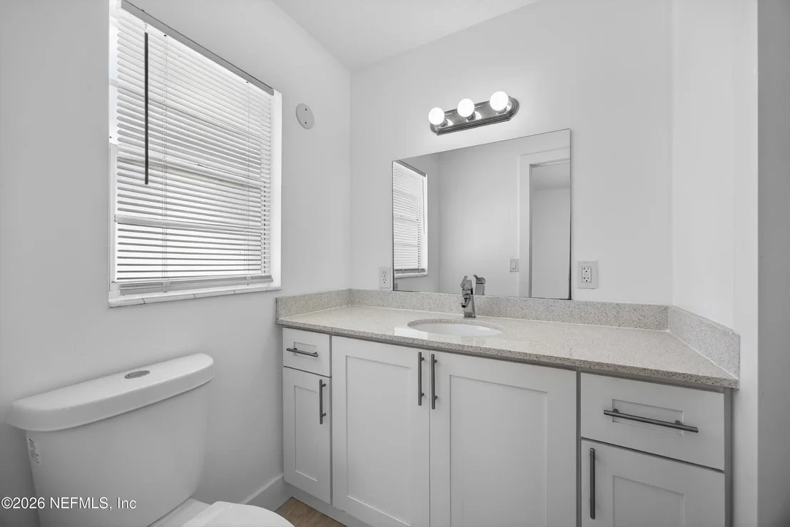 Photo of 217 CARVER Street W