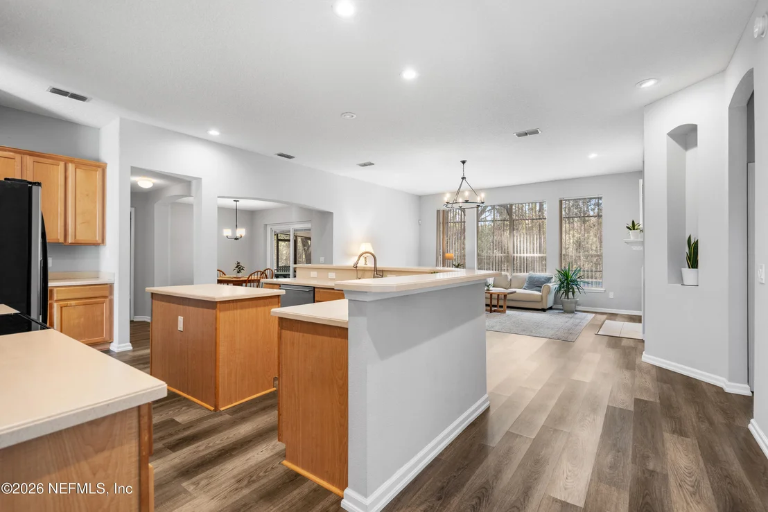 Photo of 221 CACIQUE Drive