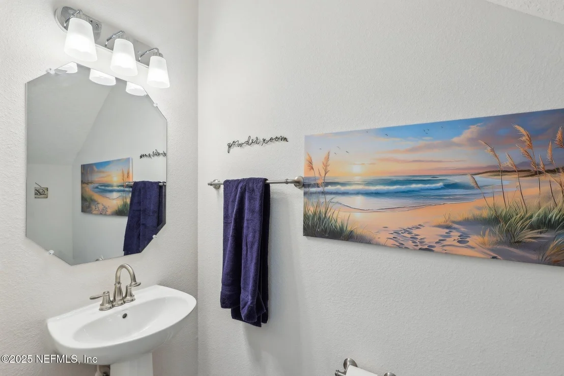 Photo of 716 PALM CREST Drive