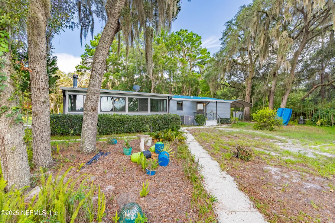 Photo of 101 PINE TREE Lane