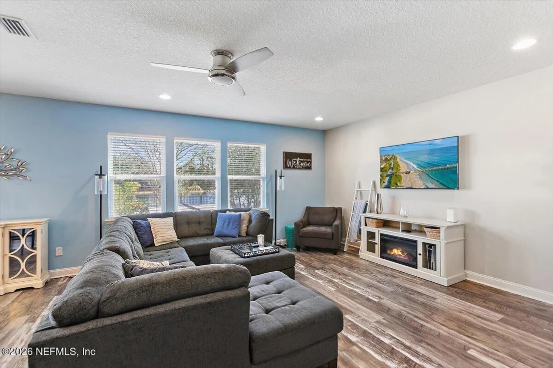 Photo of 16001 HUTTON Lane