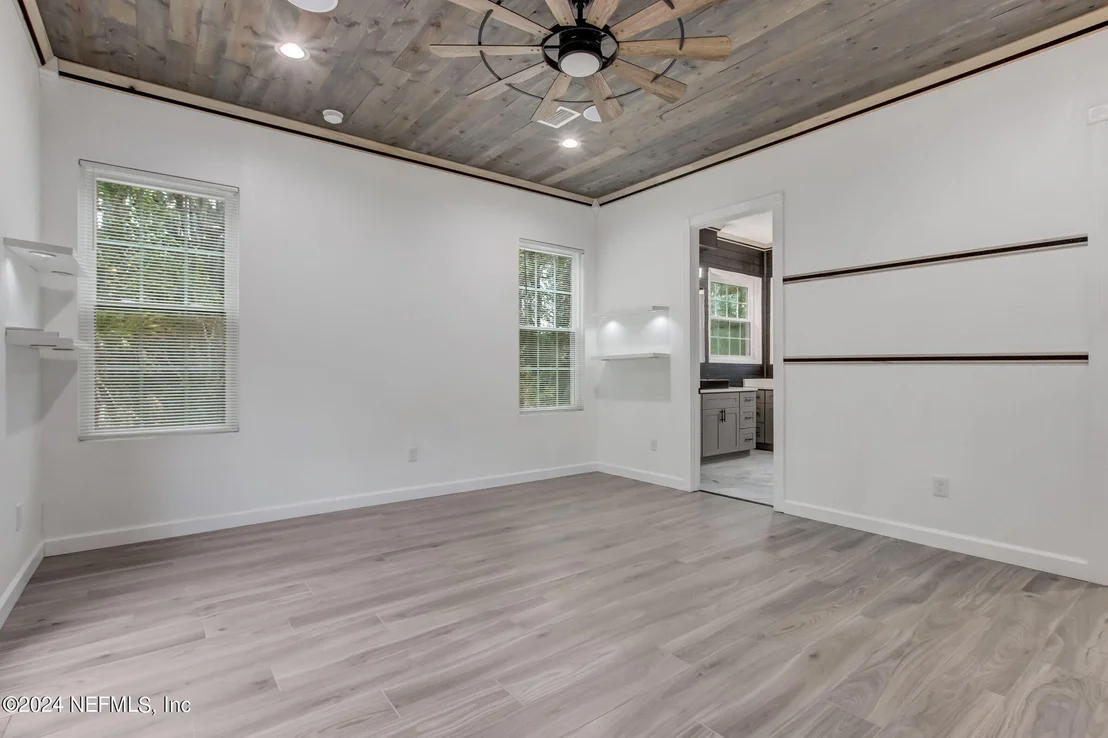 Photo of 574 W RIVER Road
