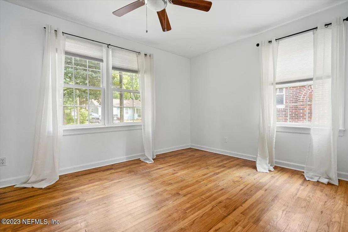 Photo of 4632 CRESCENT Street