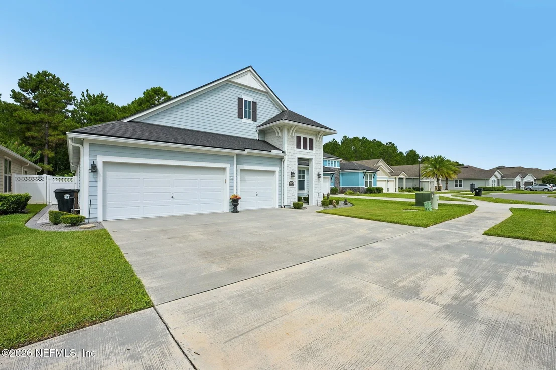 Photo of 620 CHARTER OAKS Boulevard