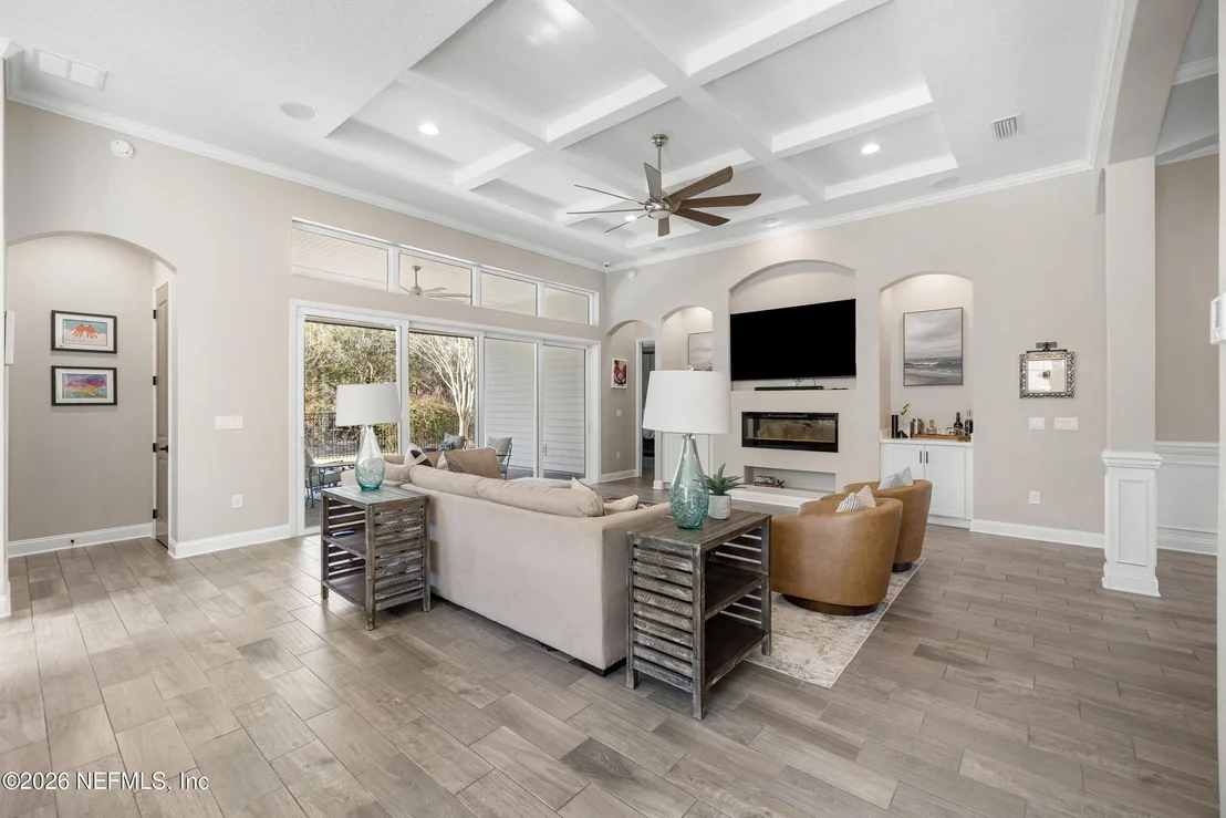 Photo of 447 GLENNEYRE Circle