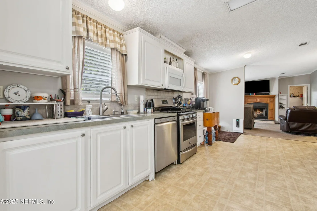 Photo of 812 JONATHAN Road