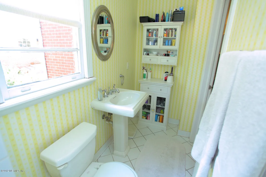 Photo of 1405 Mapleton Road