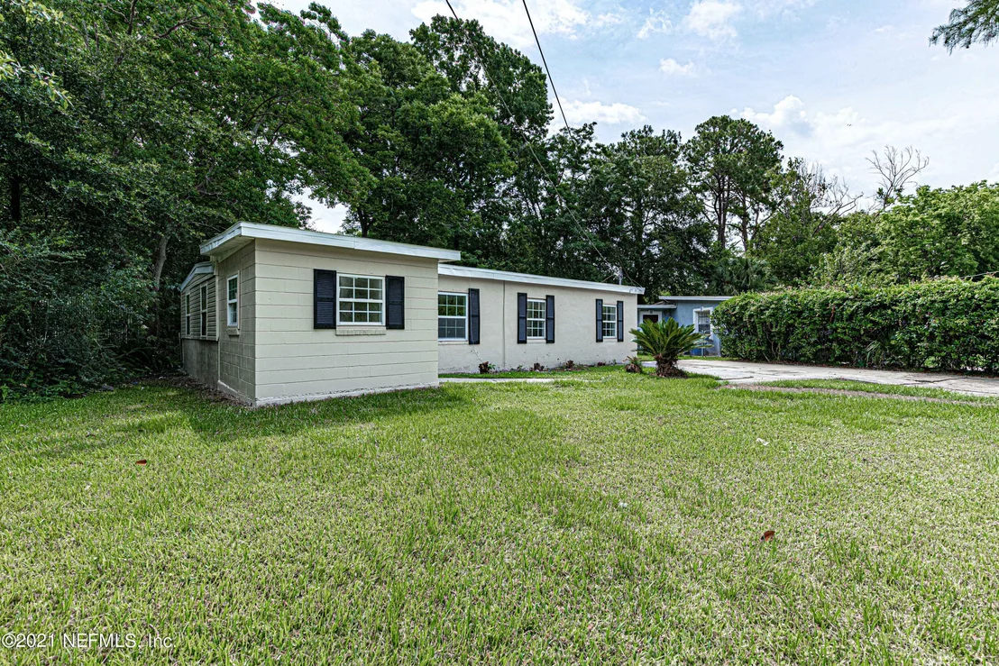 Photo of 5745 CARNATION Road