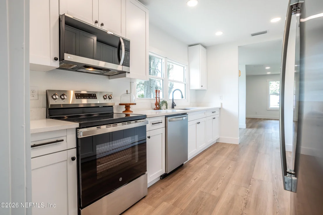 Photo of 1024 RIVER Road