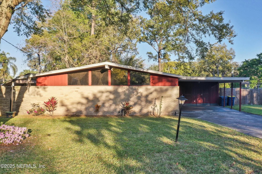 Photo of 1005 LAS ROBIDA Drive