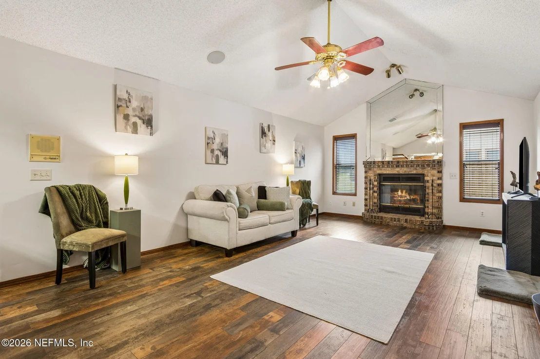 Photo of 794 CAMERON Drive