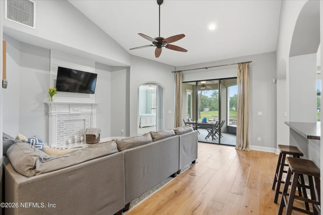Photo of 218 N SAXXON Road