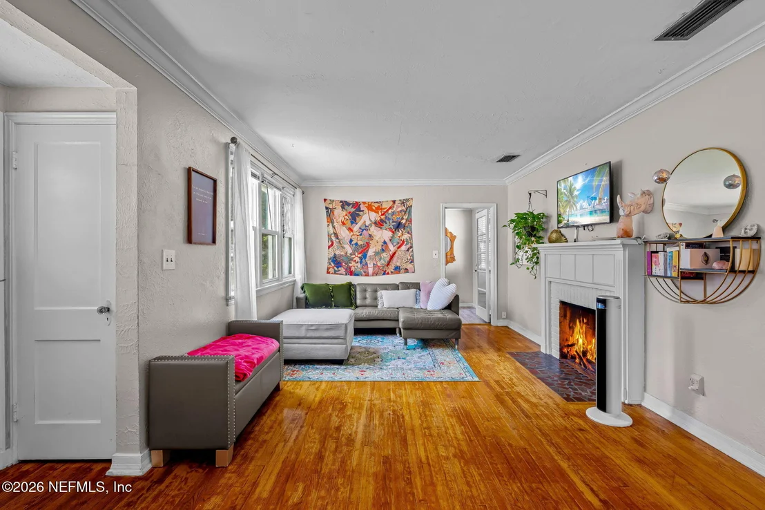 Photo of 1532 CHARON Road