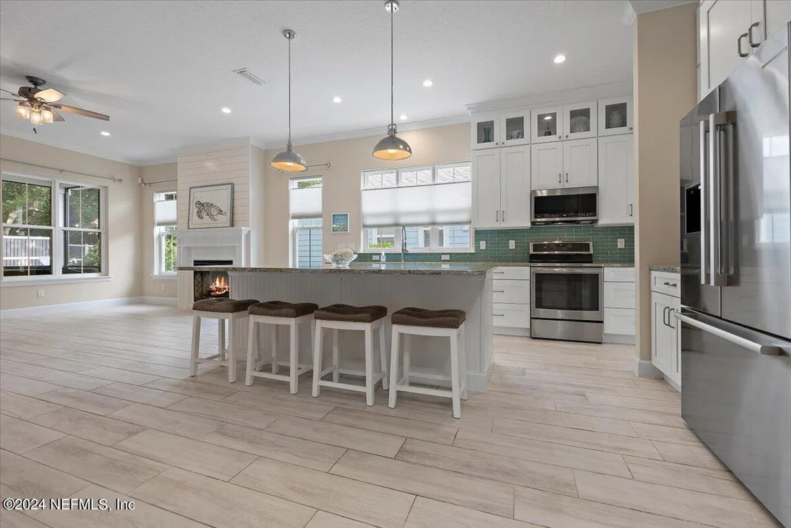 Photo of 92 OCEANVIEW Drive