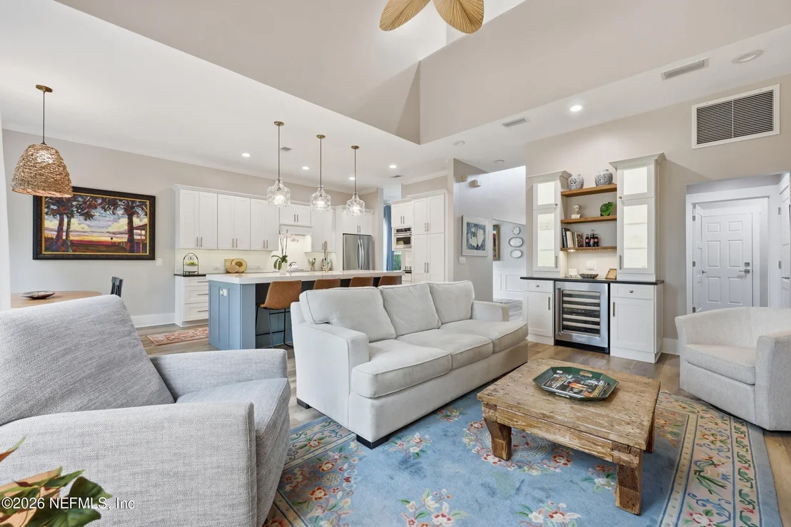 Photo of 521 SUNSET Drive
