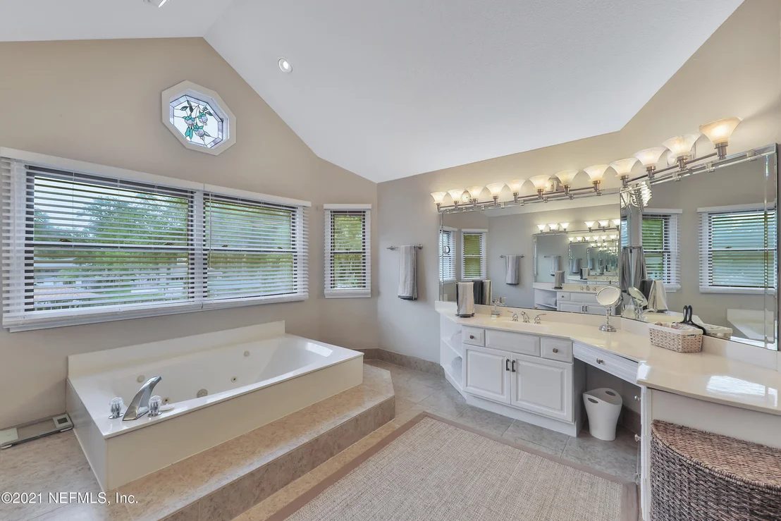 Photo of 405 OAK Drive S