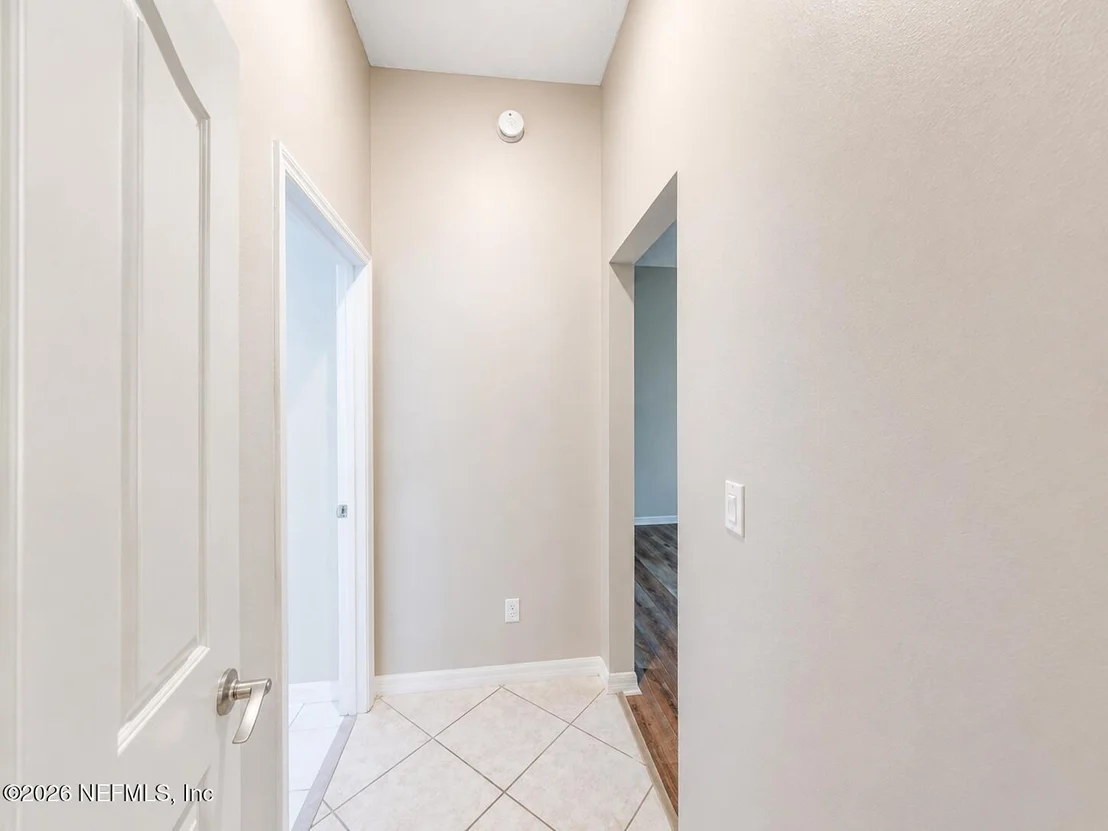 Photo of 3345 KINGS Road S