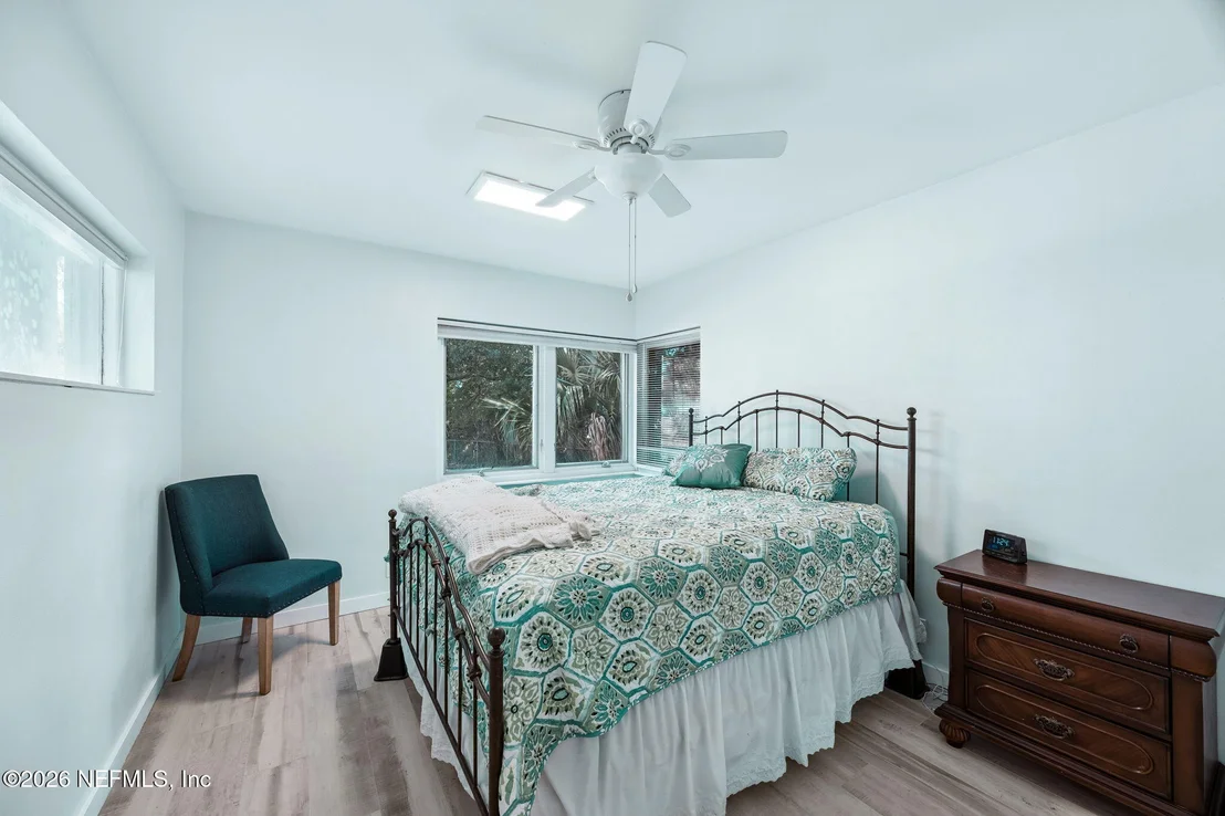 Photo of 930 RIVER Road