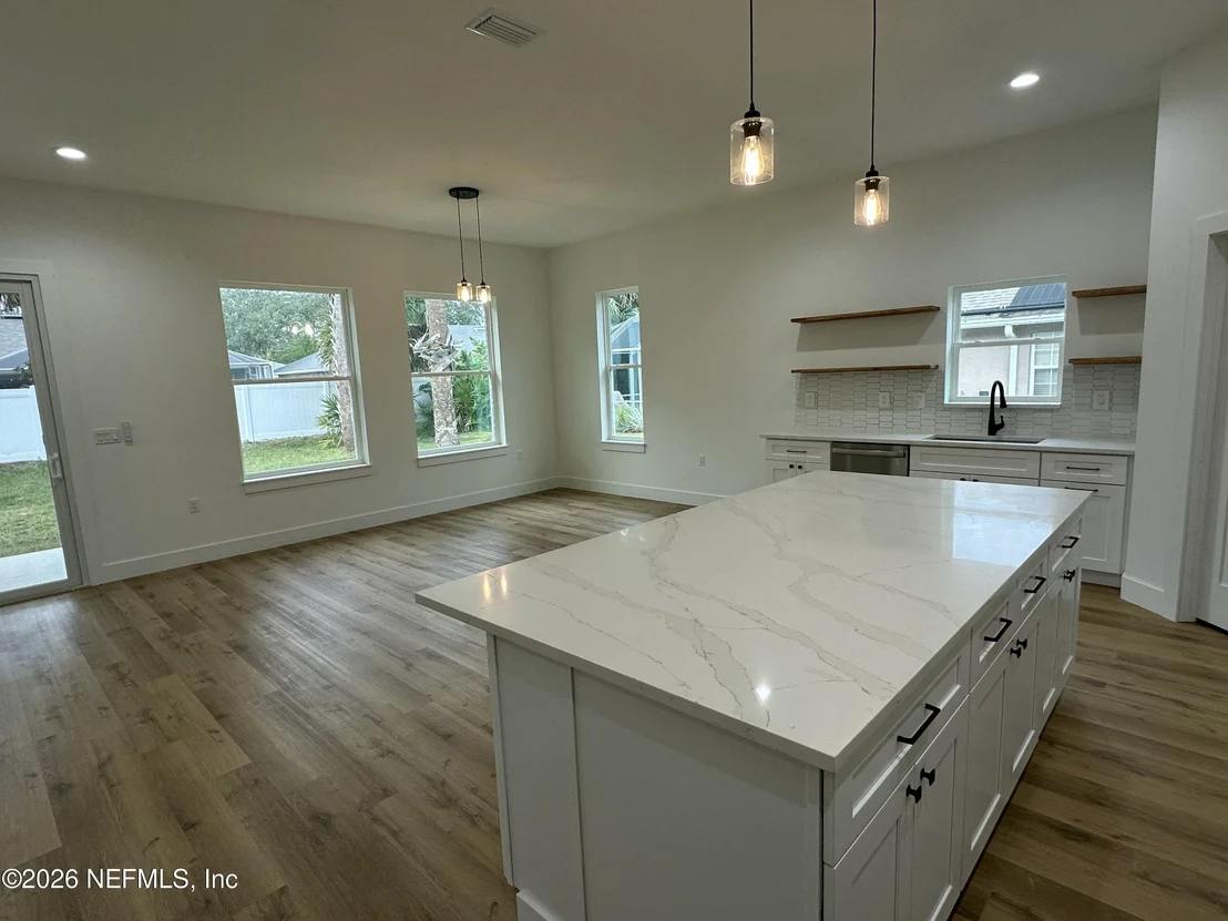 Photo of 57 BARRING Place N