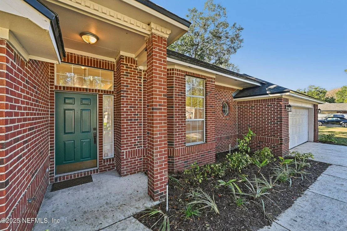 Photo of 208 HONEYSUCKLE Way