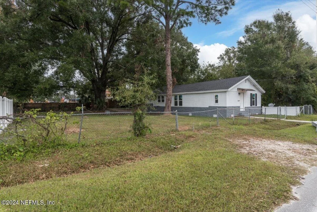 Photo of 4029 EDISON Avenue