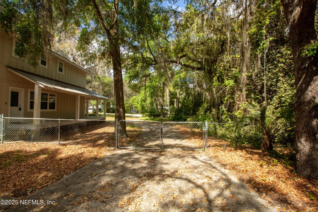Photo of 303 SE 3RD Avenue