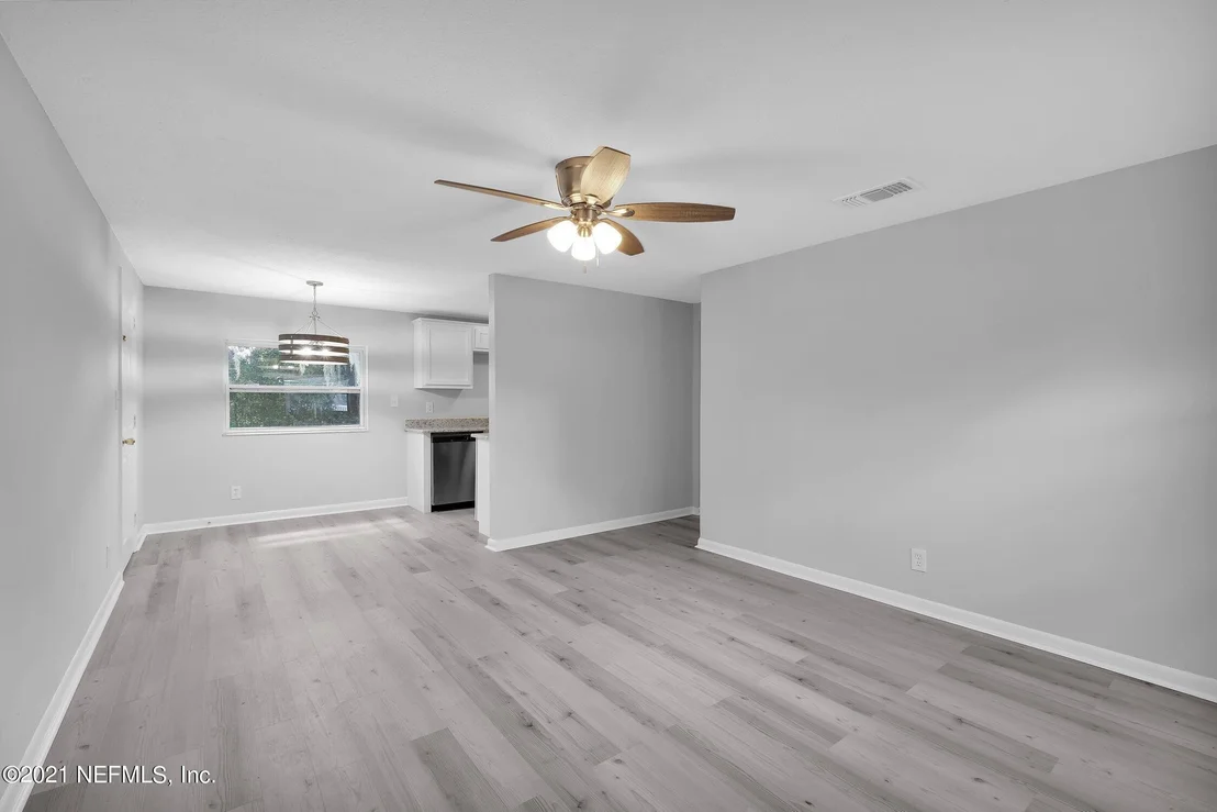 Photo of 390 WOODSIDE Drive