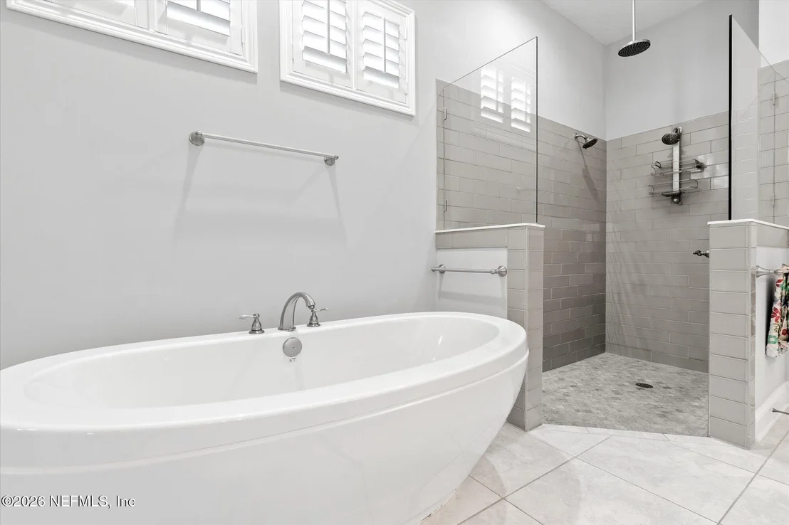 Photo of 195 GLENNEYRE Circle