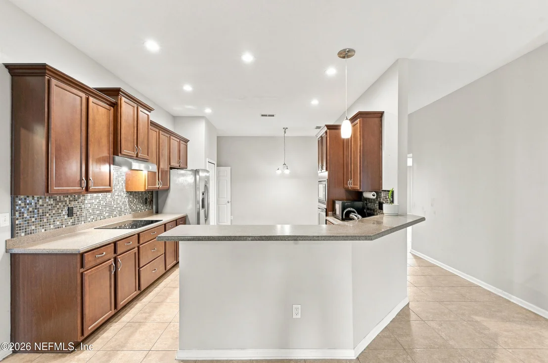 Photo of 285 W ADELAIDE Drive