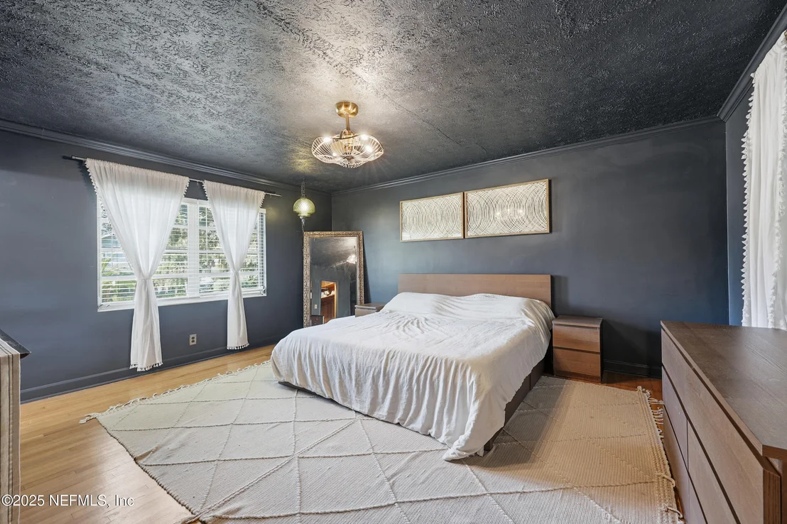Photo of 1315 MAYFAIR Road