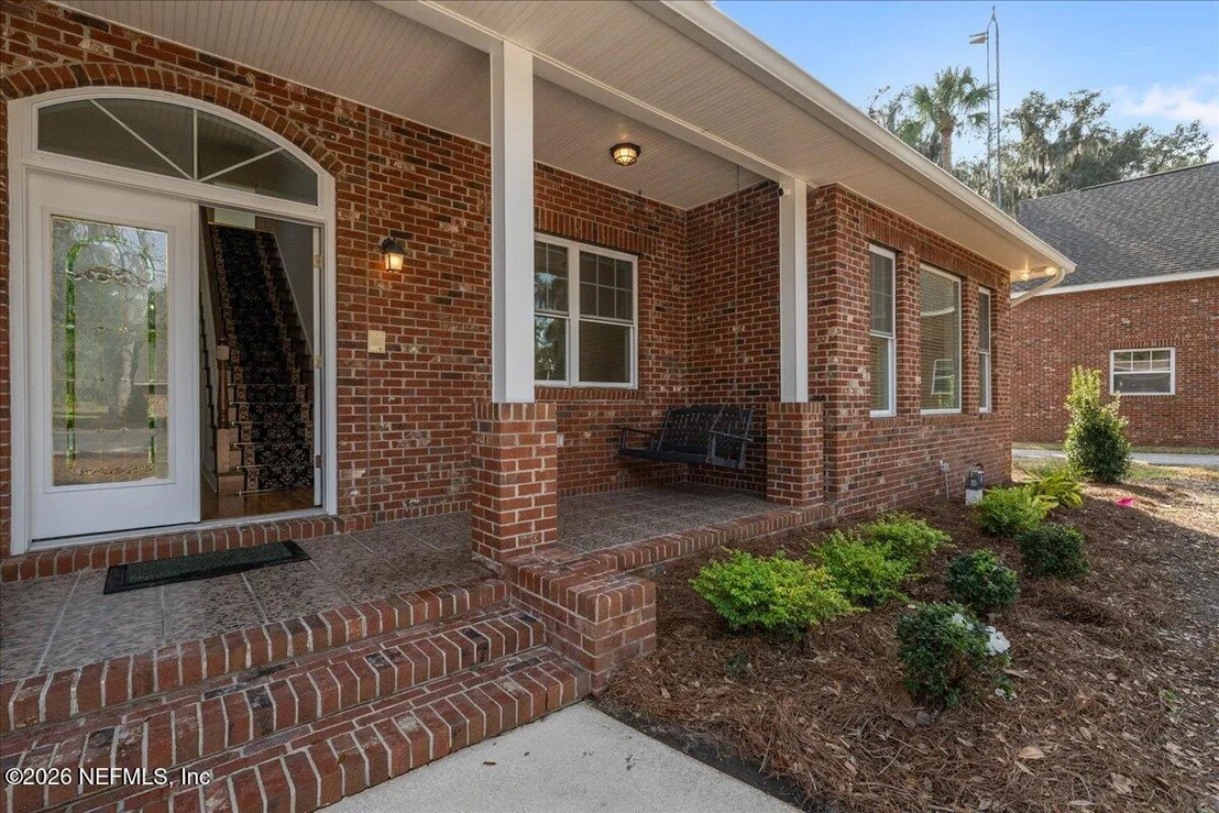 Photo of 533 W RIVER Road
