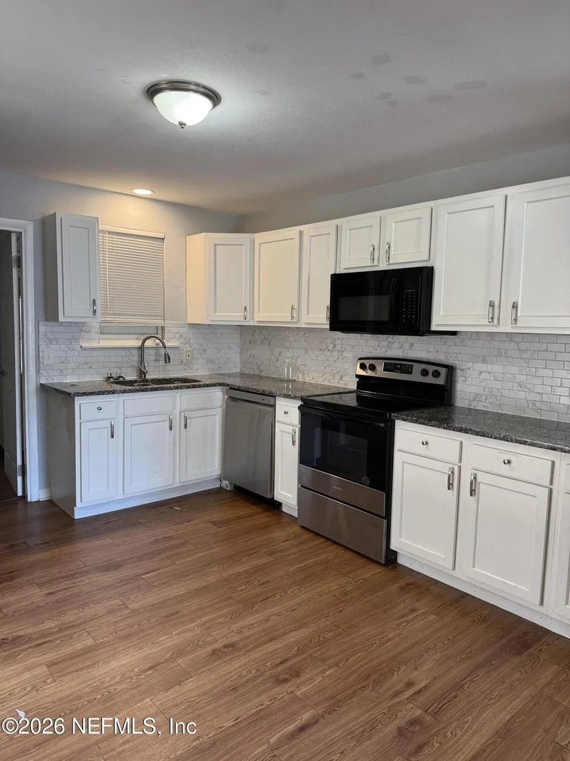 Photo of 8515 MAPLE Street