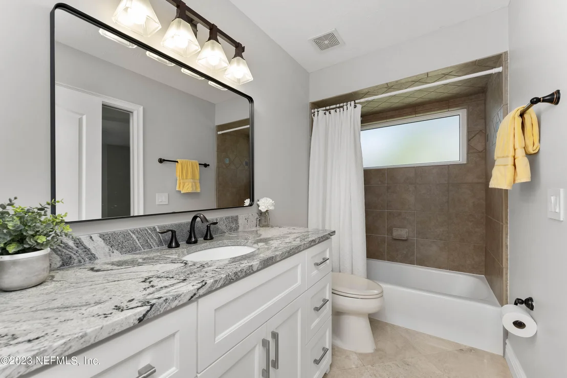Photo of 665 SANDRINGHAM Drive