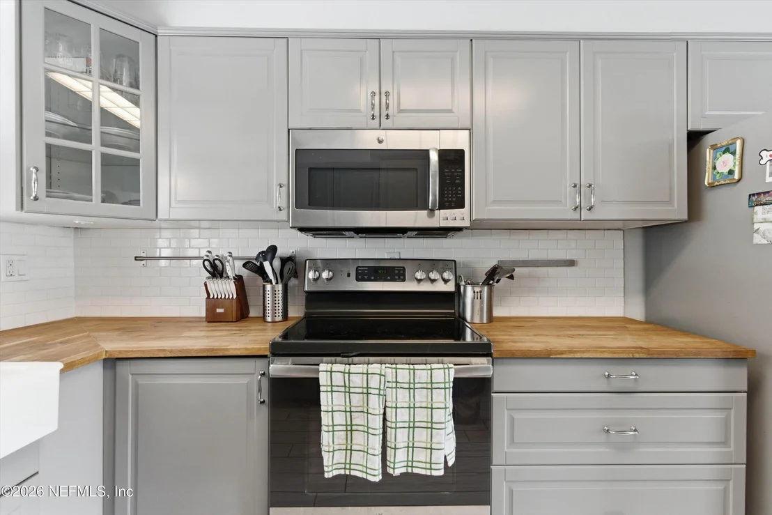 Photo of 2438 BUTTONWOOD Drive