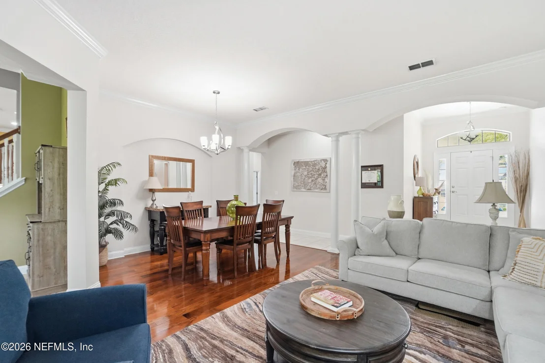 Photo of 907 BROOKHAVEN Drive