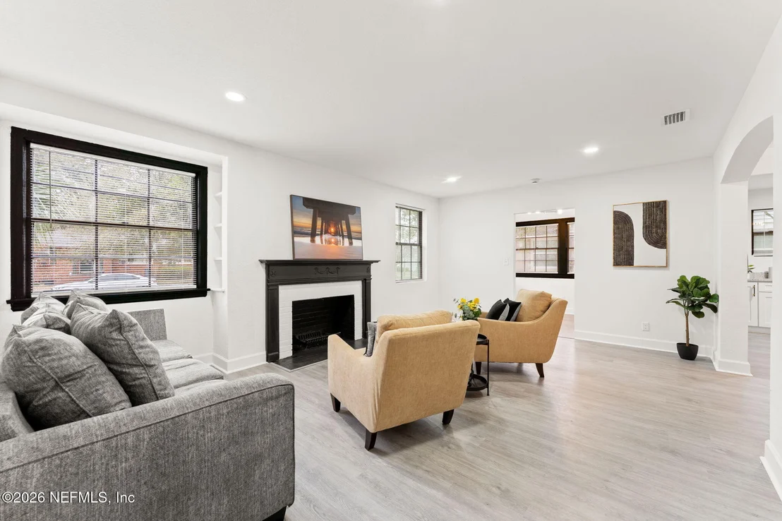 Photo of 2131 REDFERN Road