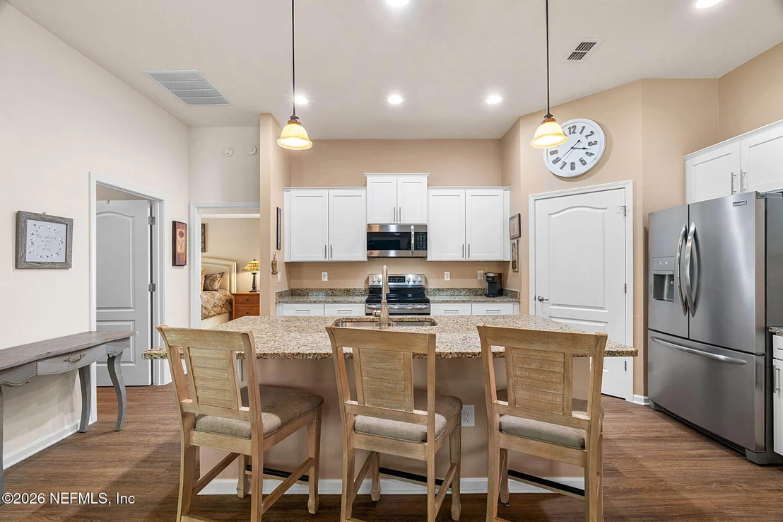 Photo of 332 PALACE Drive