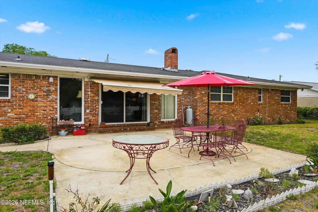 Photo of 1884 PARKCREST Drive