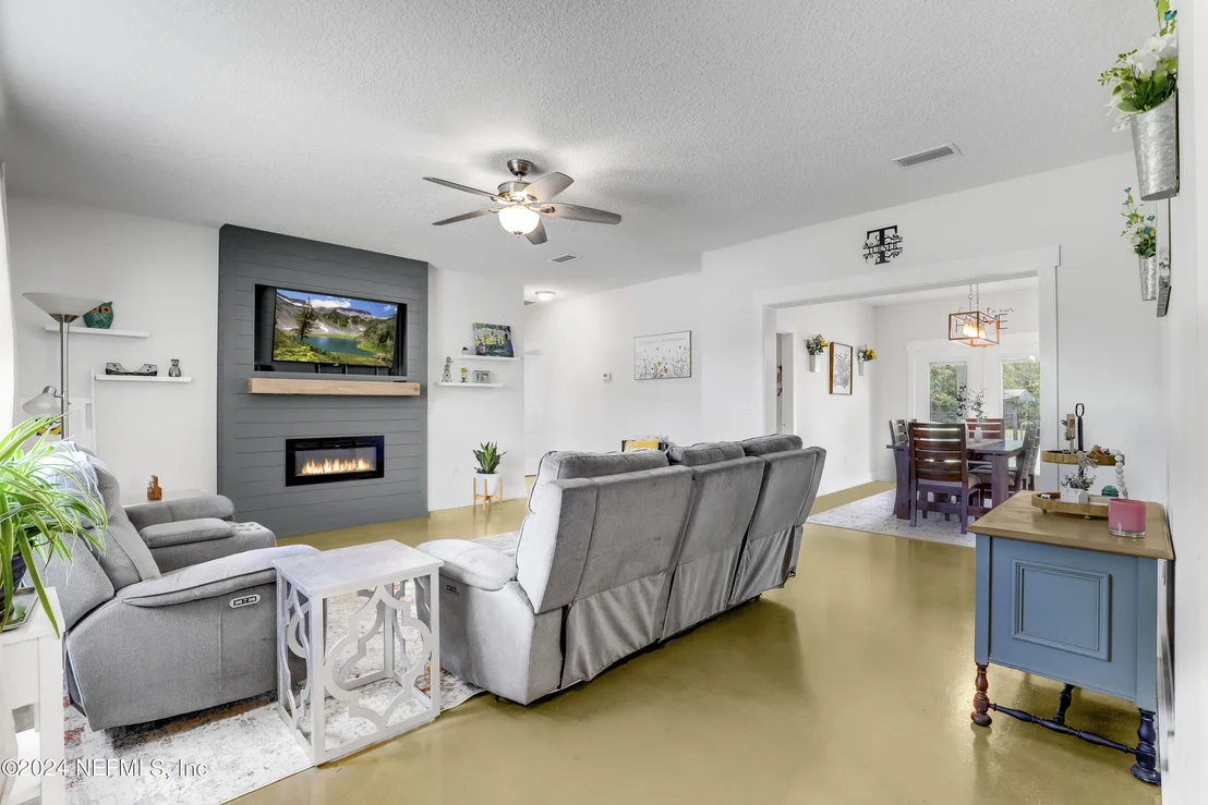 Photo of 540685 LEM TURNER Road