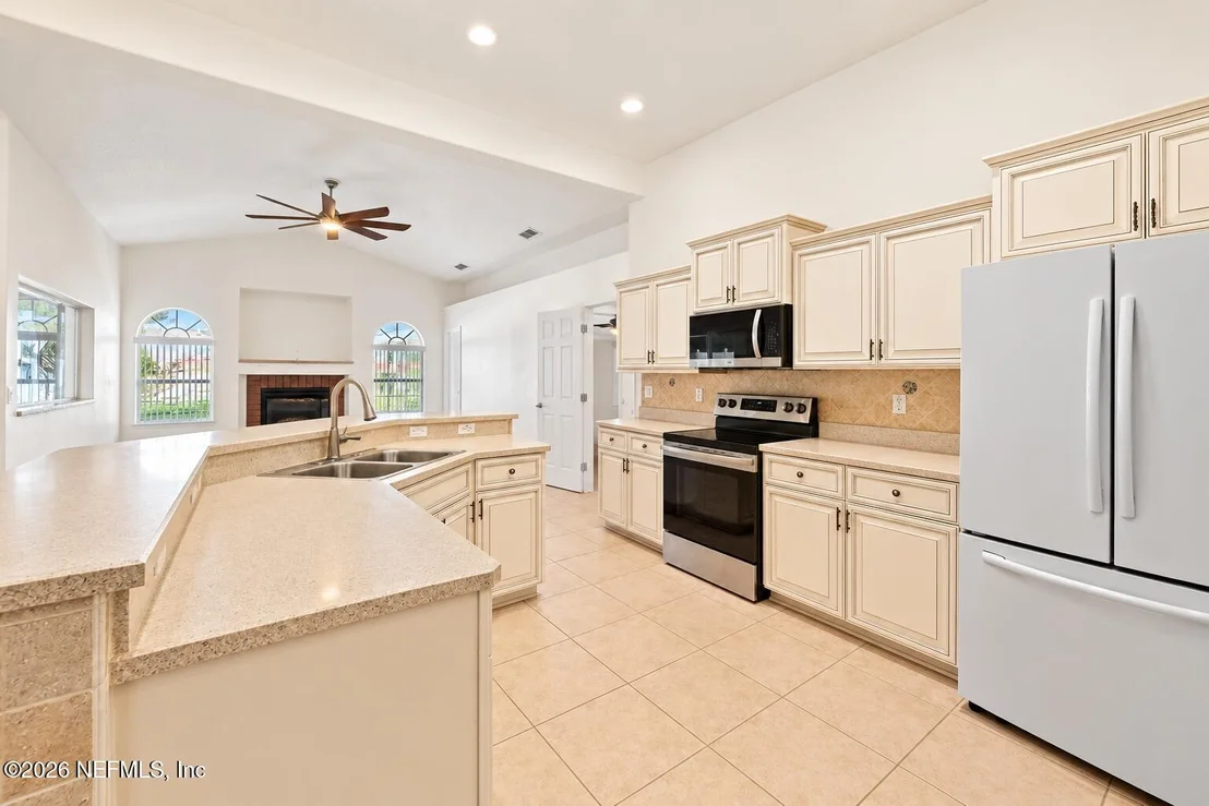 Photo of 8 FIELDSTONE Lane